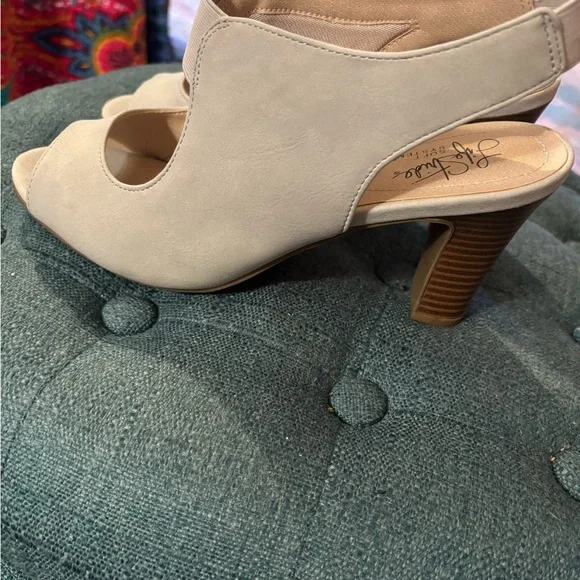 Life Stride Women's soft grey peep toe heels 7.5 wide - Picture 2 of 5